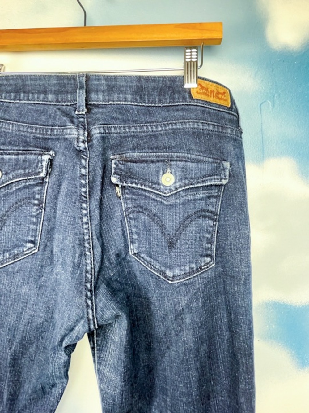 Levi’s 525 perfect waist straight leg